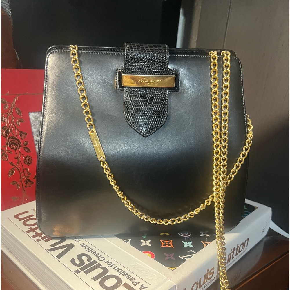 Salvatore Ferragamo
Chain Shoulder bag